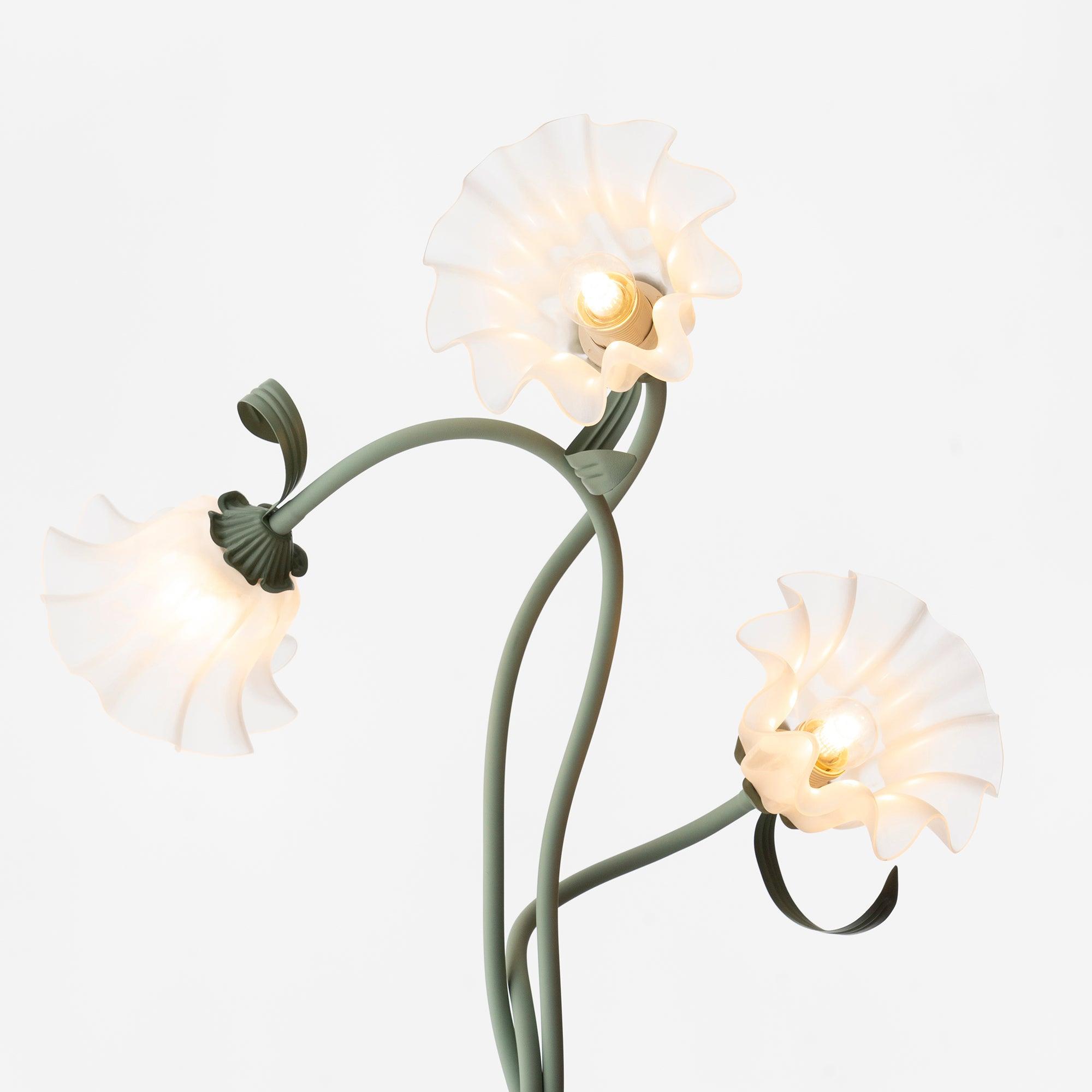Lampa Podłogowa Calla Flowers z Białymi Kwiatami i Zielonym Stelażem – Elegancka Lampa do Salonów i Sypialni 7