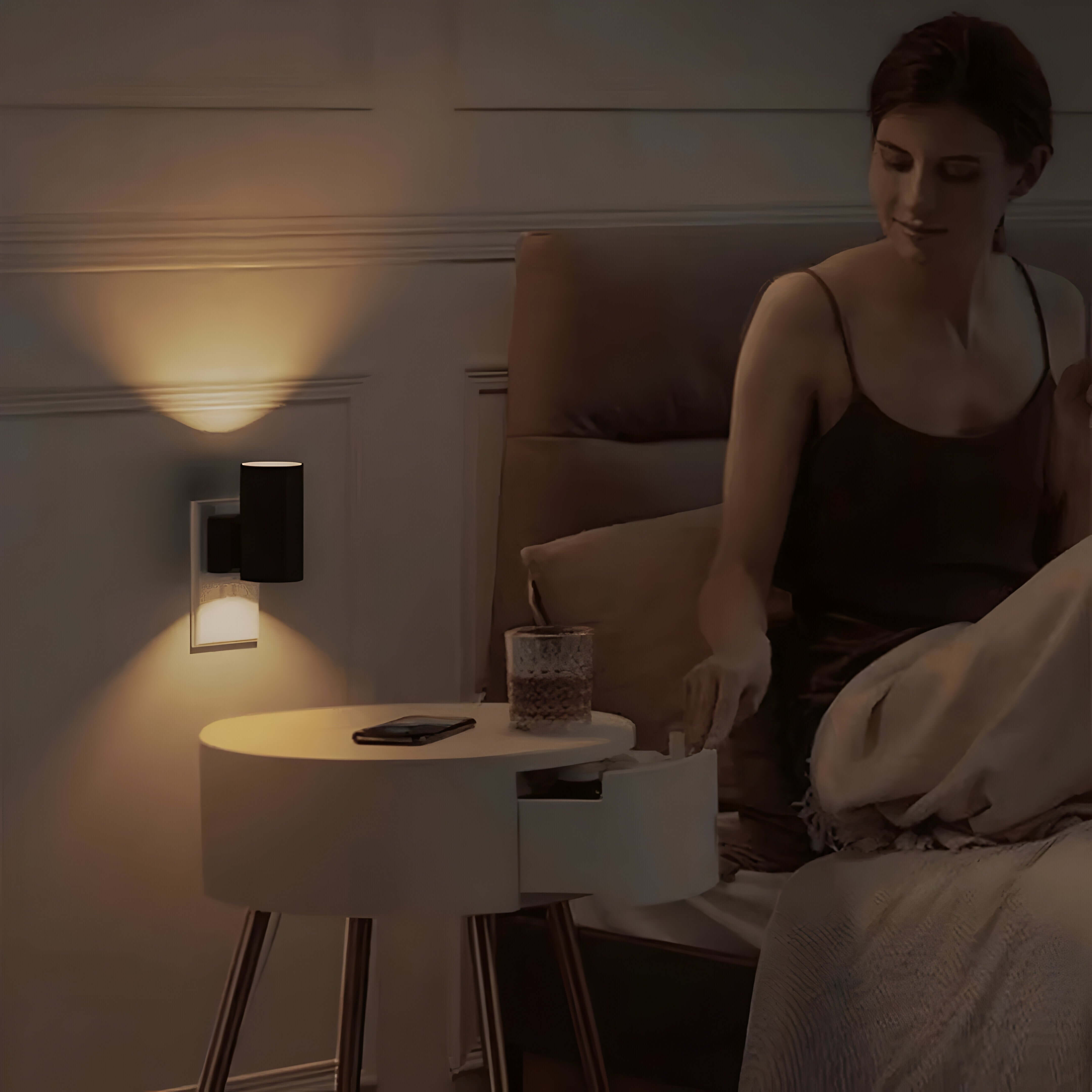 Lampa nocna LED z czujnikiem ruchu – Regulowana, energooszczędna lampka nocna do sypialni i korytarza, elegancki design 1