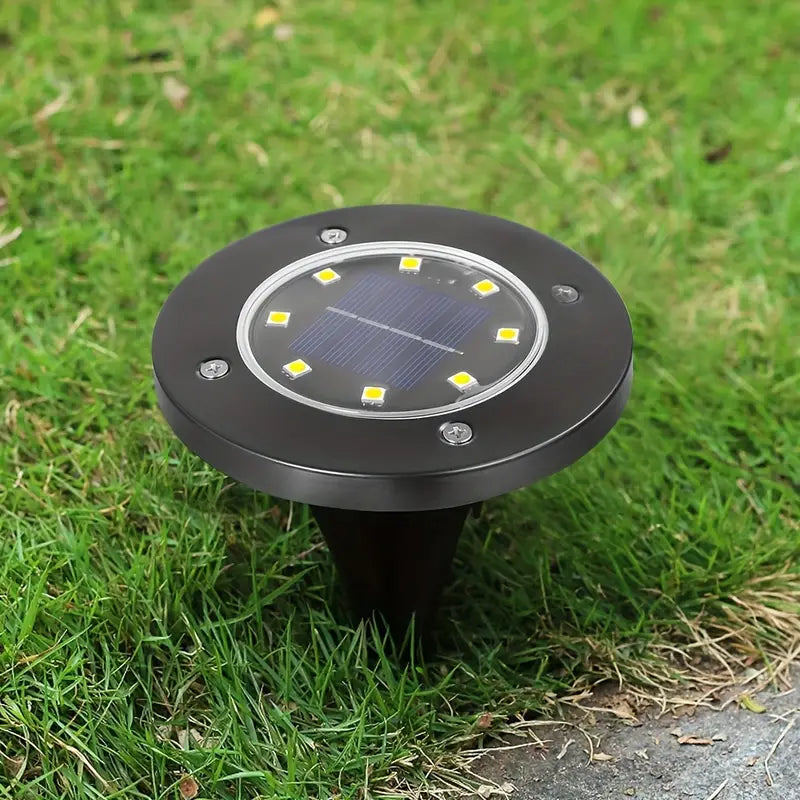 Retro solarna lampa ogrodowa LED na słoneczny dzień – widok ogólny