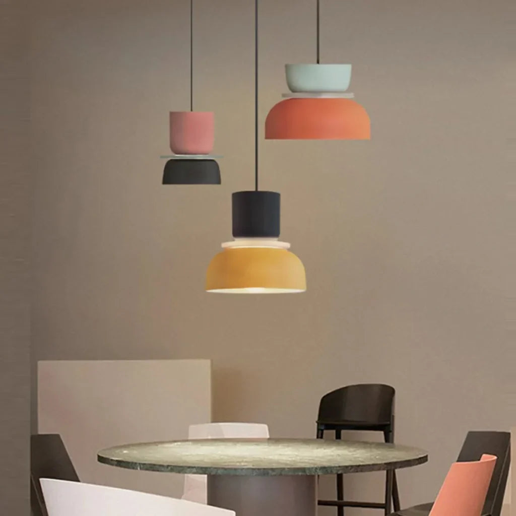 Lampa wisząca do jadalni – kolorowe akcenty