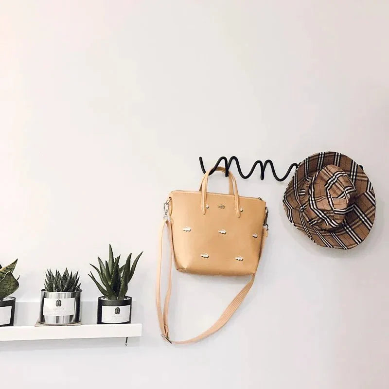 Metalowy wieszak ścienny – minimalistyczne przechowywanie kurtek i toreb | Elegancki design dla Twojego domu 3