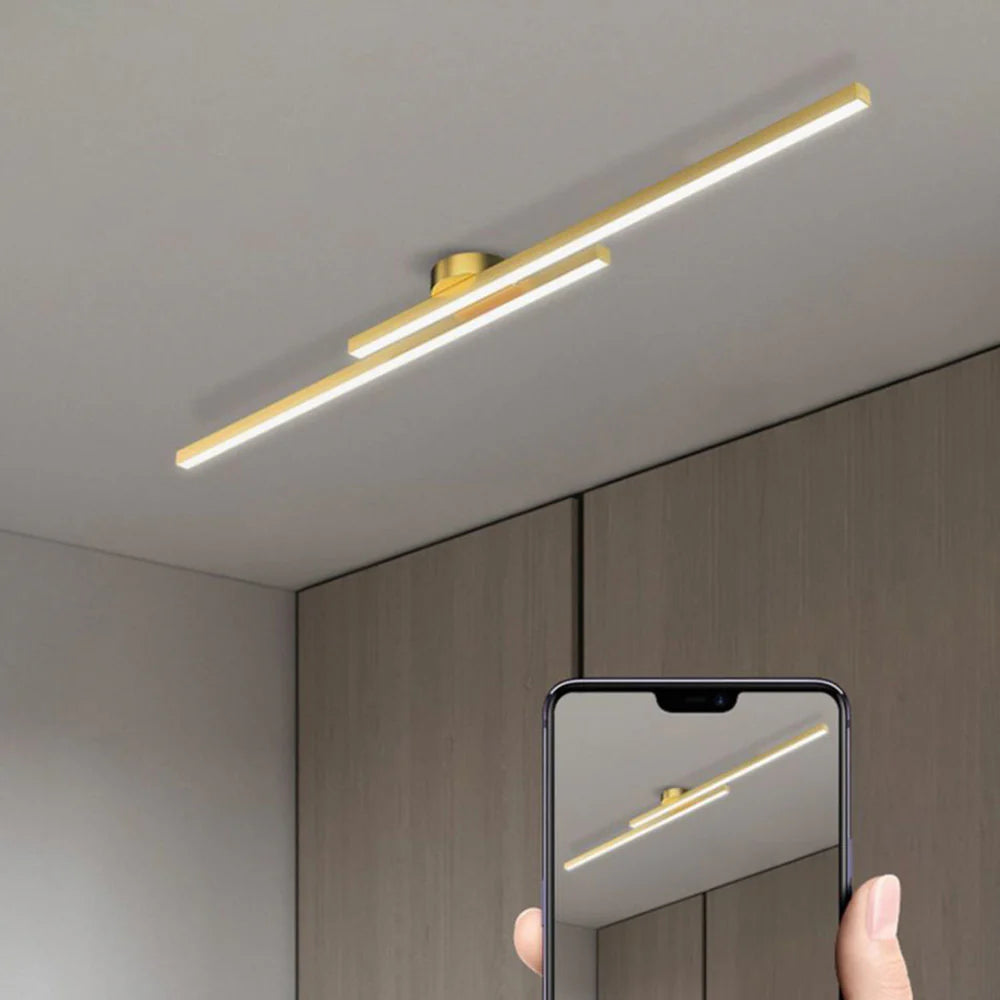 Lampa sufitowa LED w kolorze złotym – zbliżenie