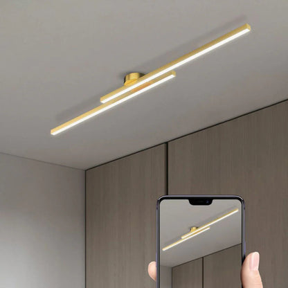 Lampa sufitowa LED w kolorze złotym – zbliżenie