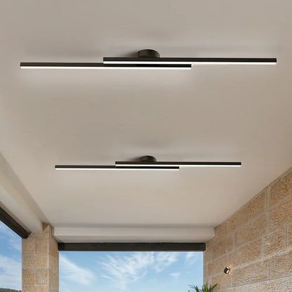 Biała lampa sufitowa LED aluminium zamontowana na suficie