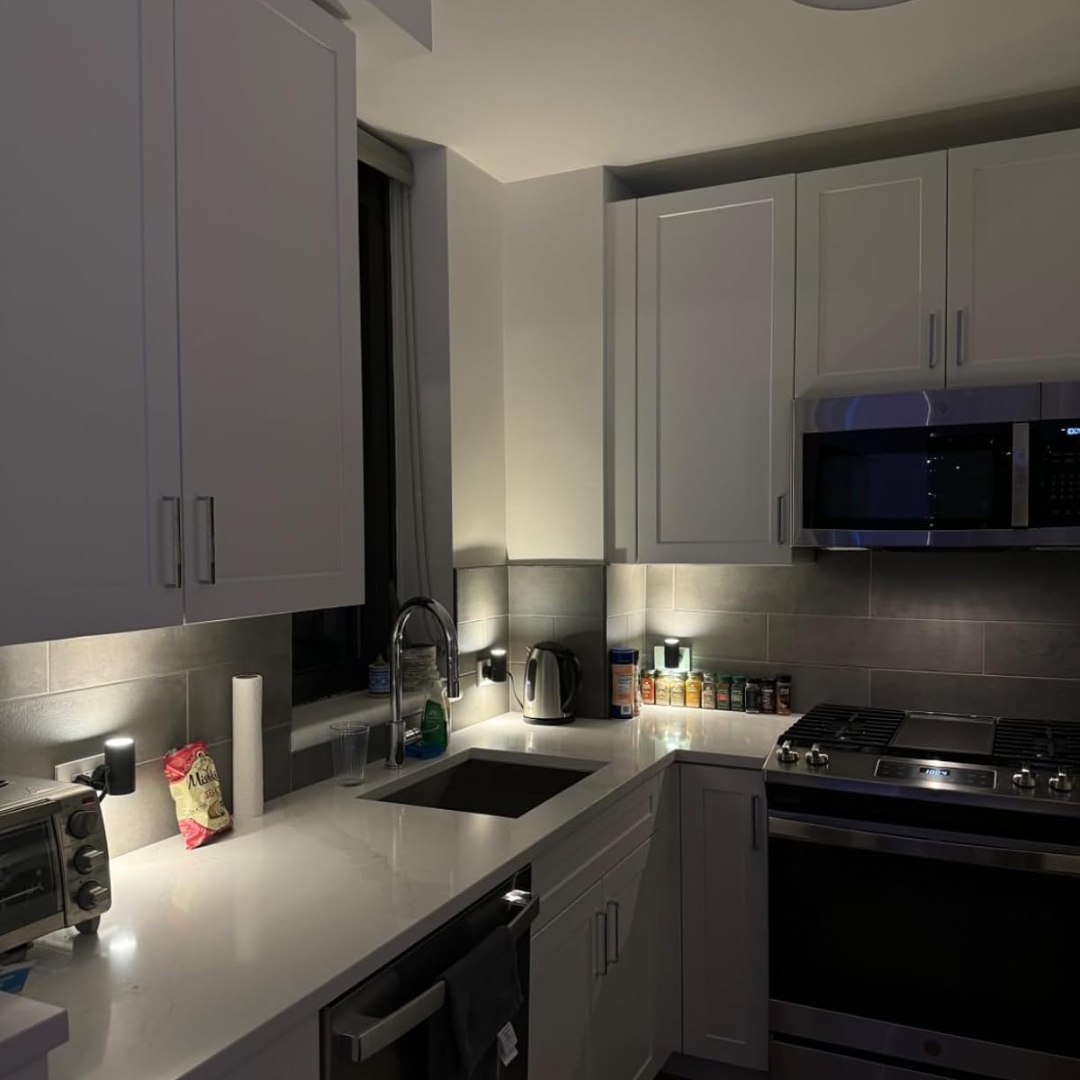 Nowoczesna Lampa Ścienna Alova z Dwoma Trybami Pracy – Kinkiet Ścienny LED do Oświetlenia Korytarzy i Łazienek 2