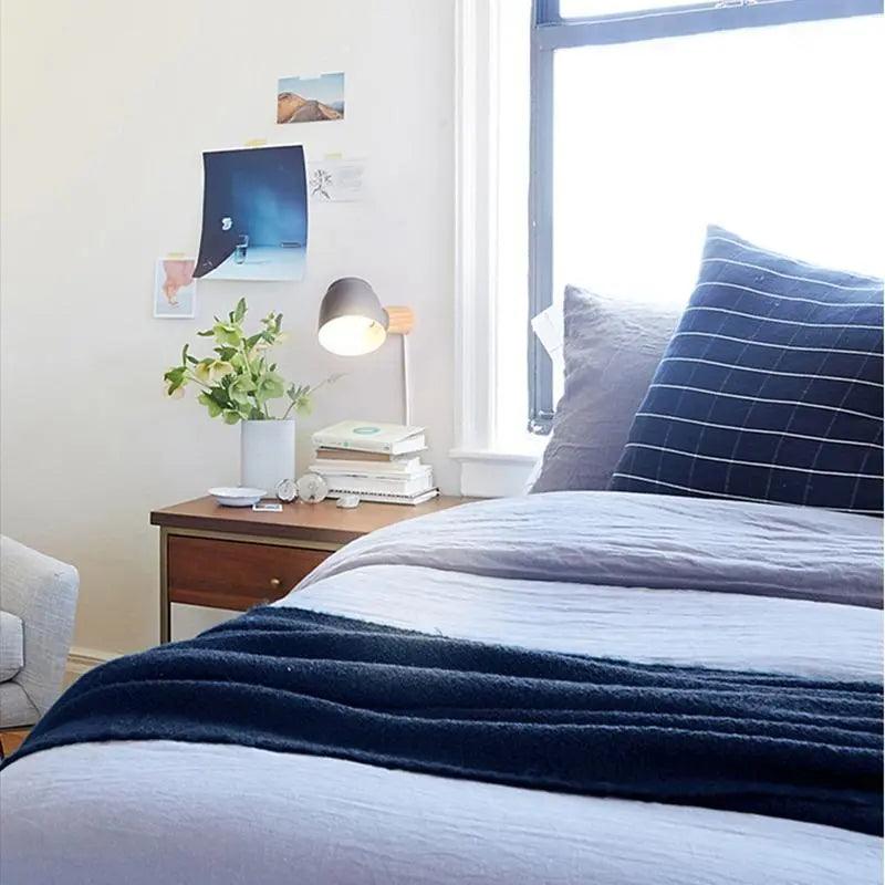 Nowoczesna Lampa Ścienna Oona w Trzech Kolorach - Kinkiet Ścienny z Możliwością Podłączenia do Gniazdka 3