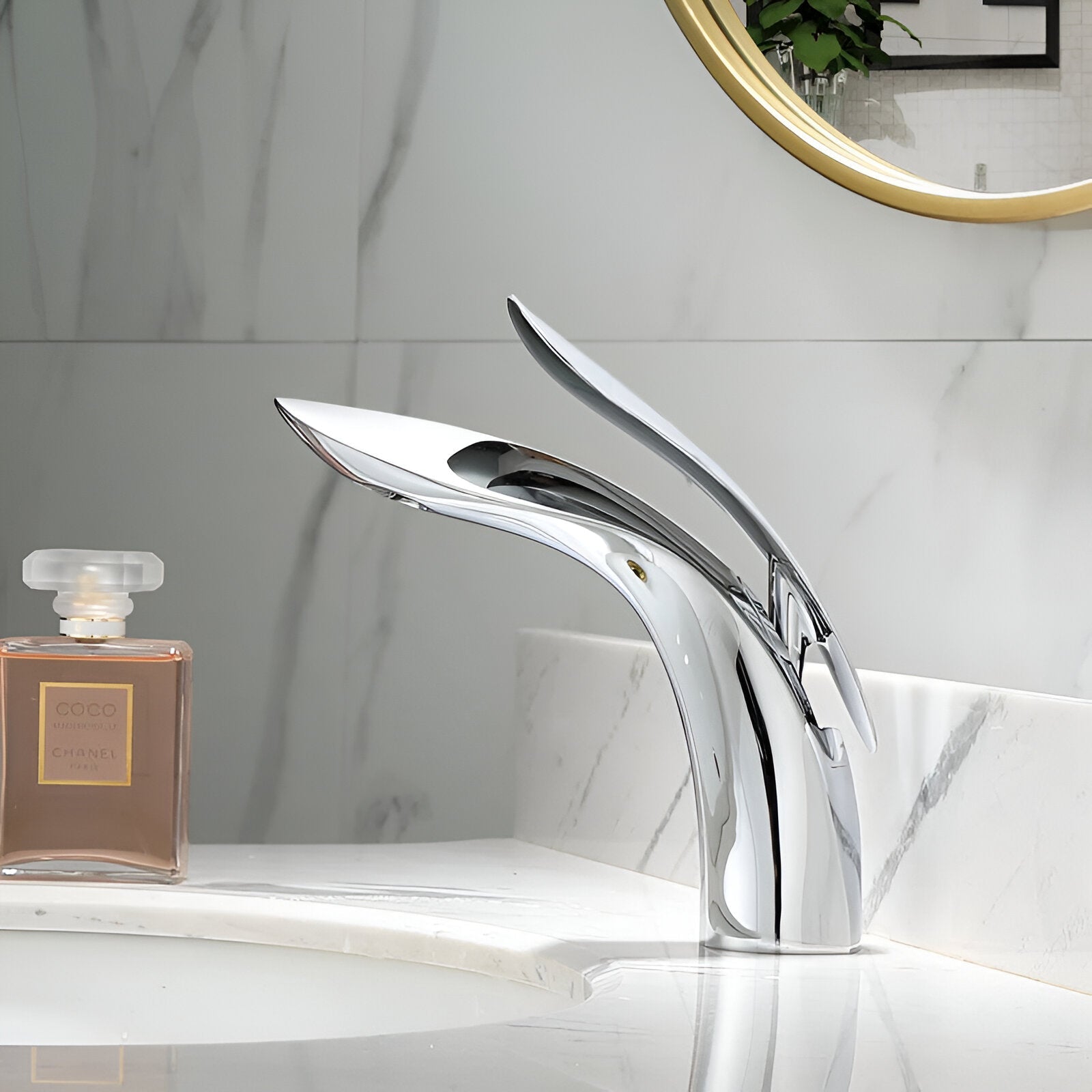 Nowoczesna mosiężna bateria łazienkowa – elegancki design z wodospadem, do montażu z jednym otworem i łatwej obsługi 4
