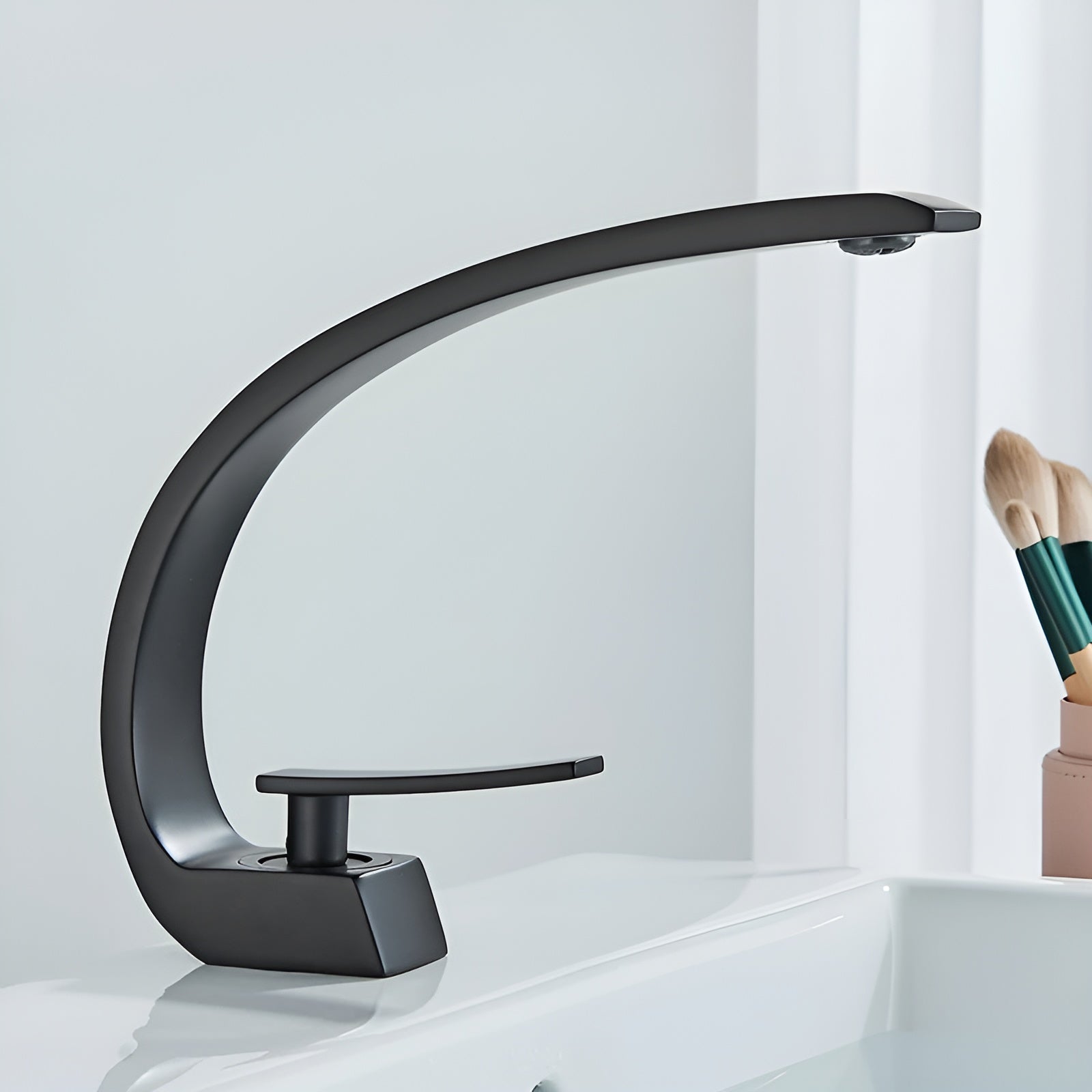Nowoczesna mosiężna bateria umywalkowa – elegancki i oszczędzający miejsce design do łazienki | Ergonomiczna obsługa 2