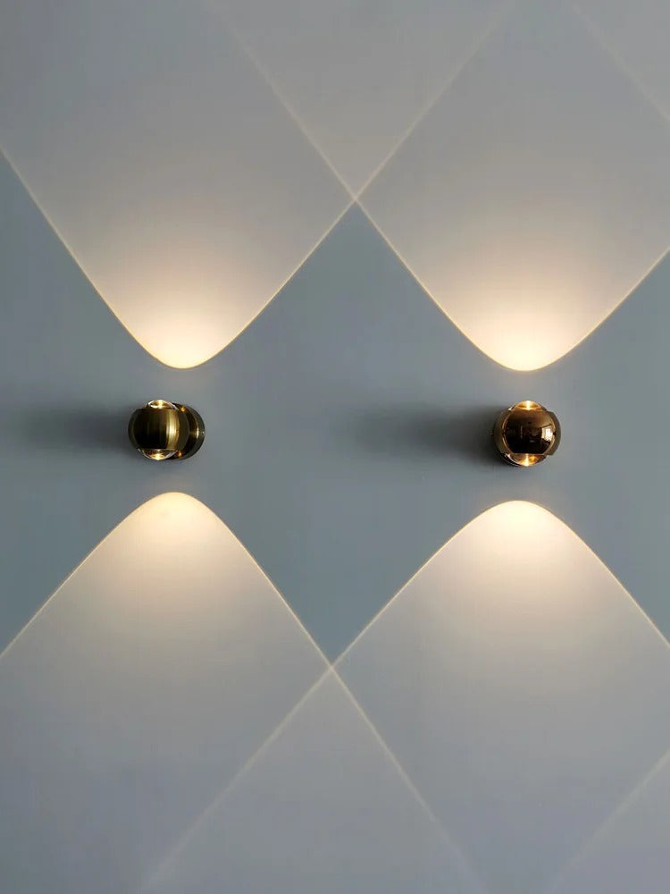 Nowoczesny Kinkiet Ścienny LED z Mosiądzu - Elegancka Lampa na Ścianę w Czarnym i Złotym Kolorze 2