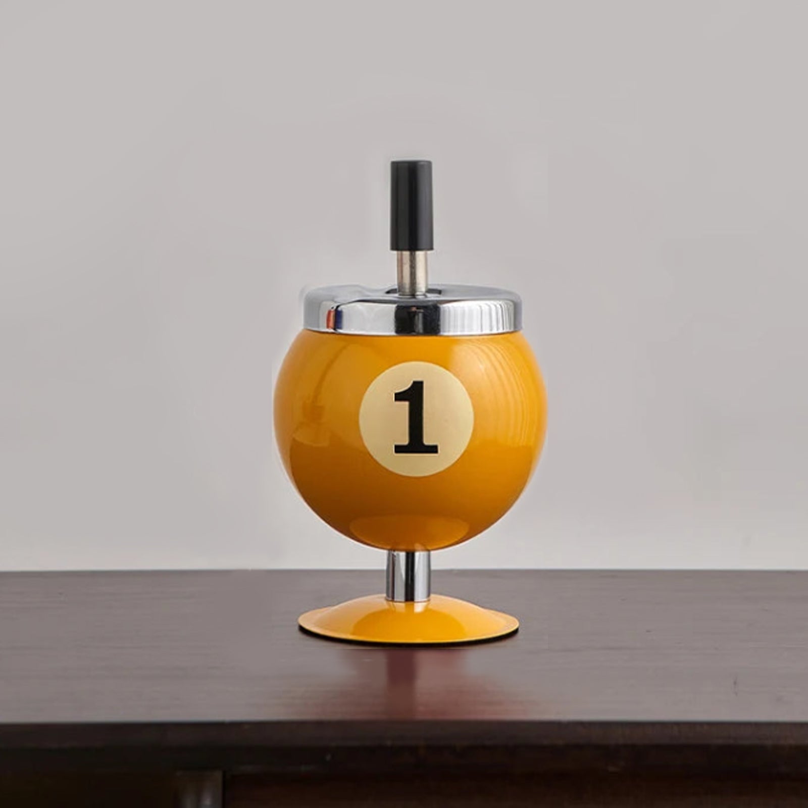 Popielniczka Metalowa do Bilarda – Elegancki Akcent do Pokoju Gier, Srebrna, Nowoczesna, Wbudowana Funkcjonalność 10