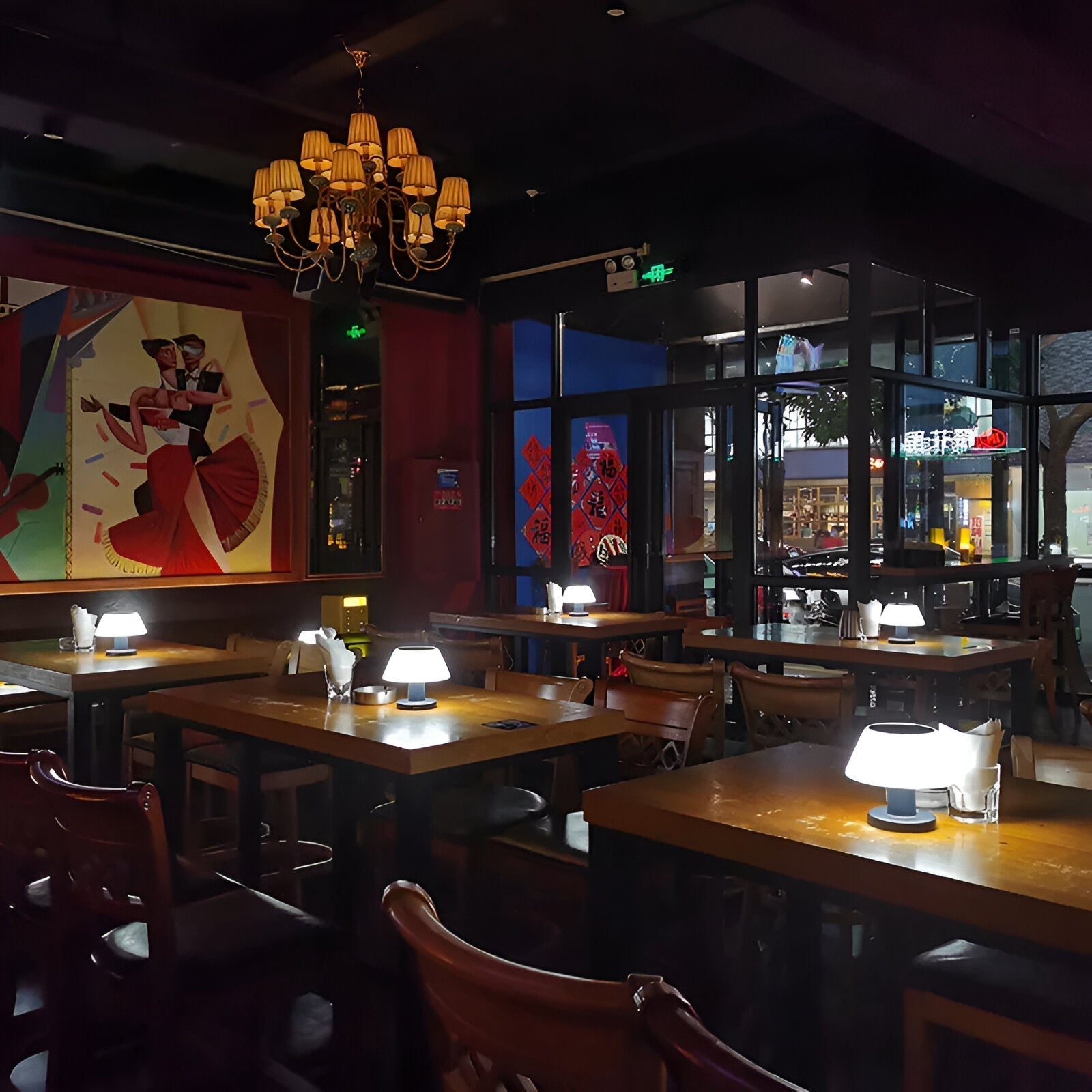 Przenośna Lampa Solarno-LED, Wodoodporna i Kompaktowa do Ogrodu - Idealna na Taras i Camping 1