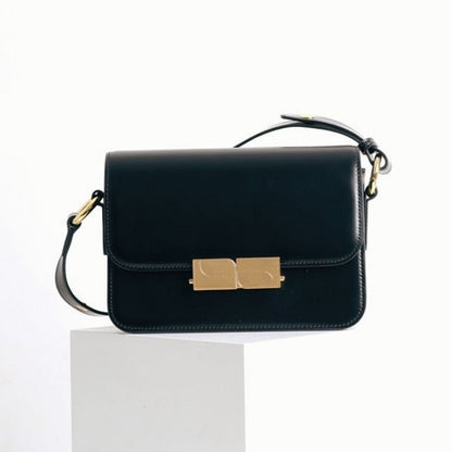 Skórzana torebka crossbody damska – detal przeszyć