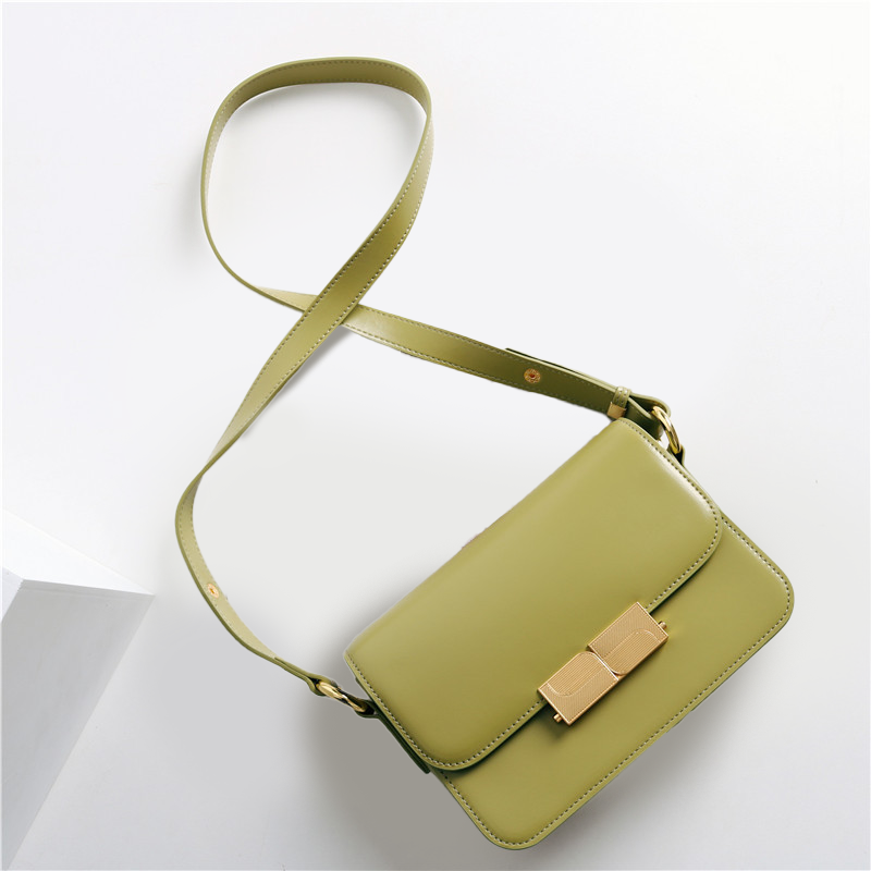 Torebka crossbody niebieska ze skóry naturalnej