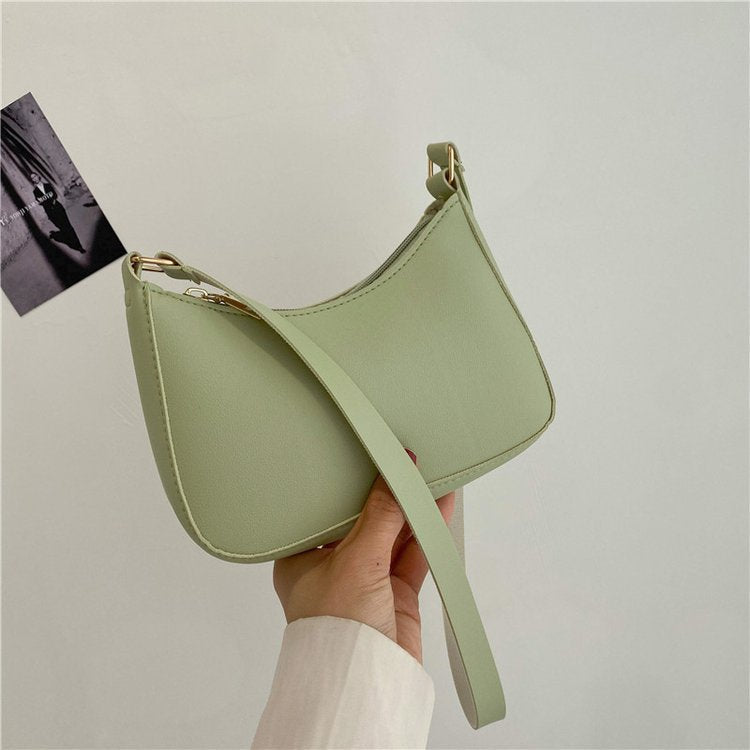 Klasyczna torebka crossbody damska – wnętrze torby