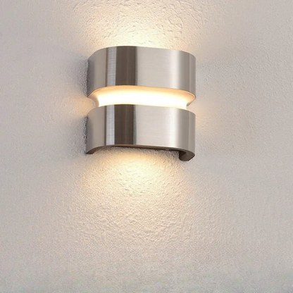 Srebrny Kinkiet Zewnętrzny – Nowoczesny Design z LED, Idealny na Taras i Balkon [kinkiet zewnętrzny] 0