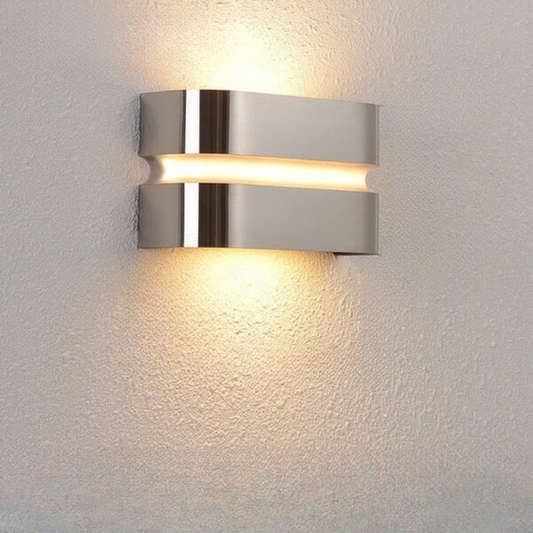 Srebrny Kinkiet Zewnętrzny – Nowoczesny Design z LED, Idealny na Taras i Balkon [kinkiet zewnętrzny] 4