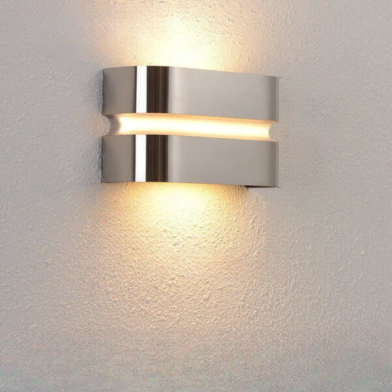 Srebrny Kinkiet Zewnętrzny – Nowoczesny Design z LED, Idealny na Taras i Balkon [kinkiet zewnętrzny] 4