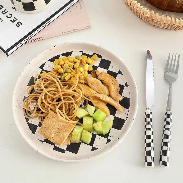 Zestaw Sztućców ze Stali Nierdzewnej w Kratkę – Nóż, Widelec i Łyżka w Kolorach Czarnym, Czerwonym, Żółtym i Zielonym 2