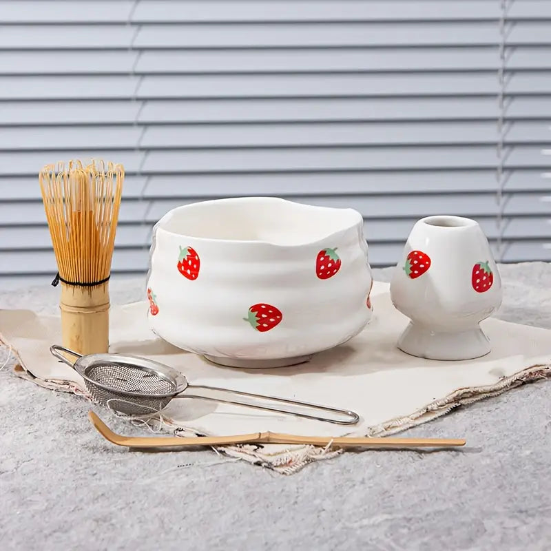 Zestaw do Matcha z Ceramiczną Czarką w Kształcie Truskawki – Akcesoria do Robienia Matchy i Matcha Latte 2