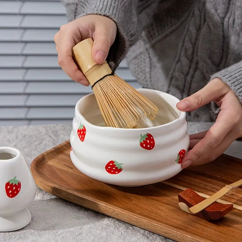 Zestaw do Matcha z Ceramiczną Czarką w Kształcie Truskawki – Akcesoria do Robienia Matchy i Matcha Latte 3