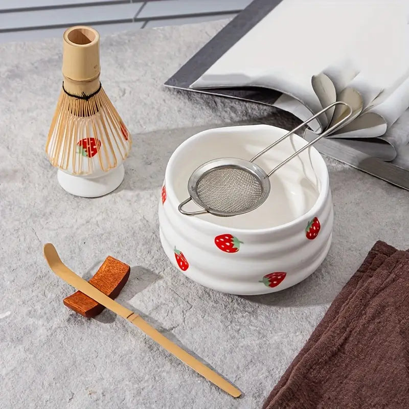 Zestaw do Matcha z Ceramiczną Czarką w Kształcie Truskawki – Akcesoria do Robienia Matchy i Matcha Latte 8