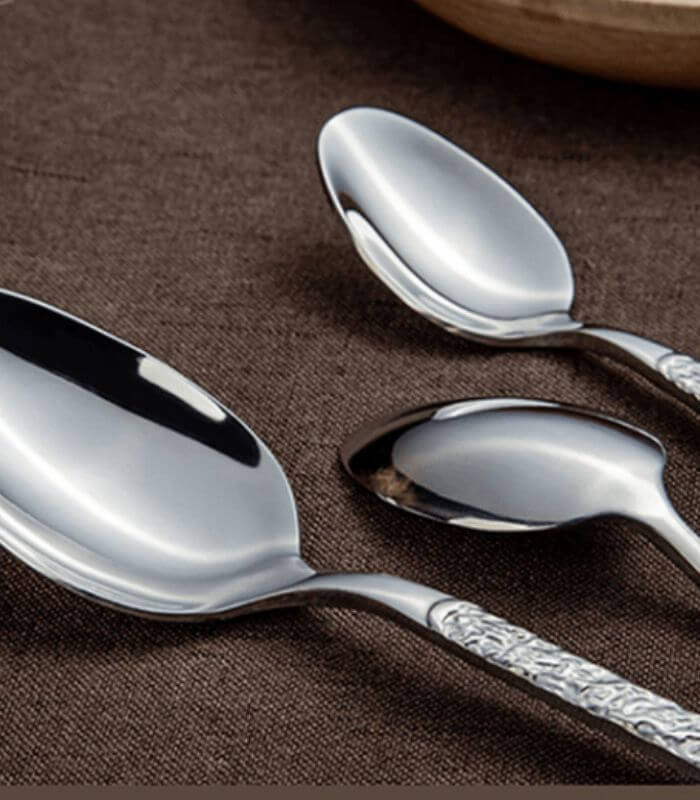 Złoty Zestaw Sztućców 24-elementowy ze Stali Nierdzewnej z Młotkowanym Uchwytem - Elegancki Komplet Sztućców do Codziennego Użytku 2