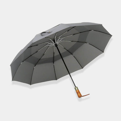 Parasol z drewnianą rączką pasujący do stroju biurowego