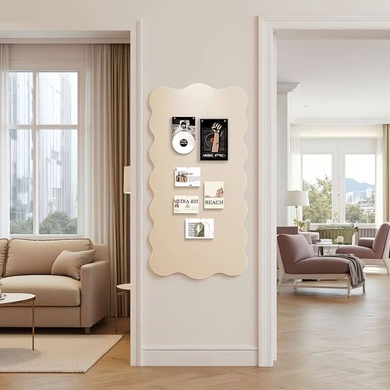 Tablica filcowa w skandynawskim wnętrzu biurowym