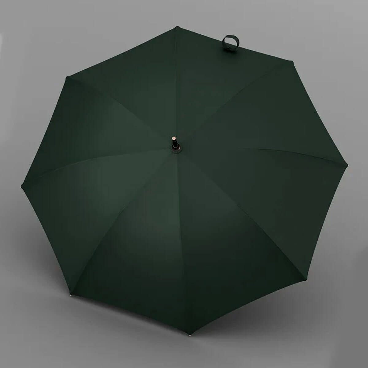 Elegancki parasol przeciwdeszczowy na deszczowy dzień