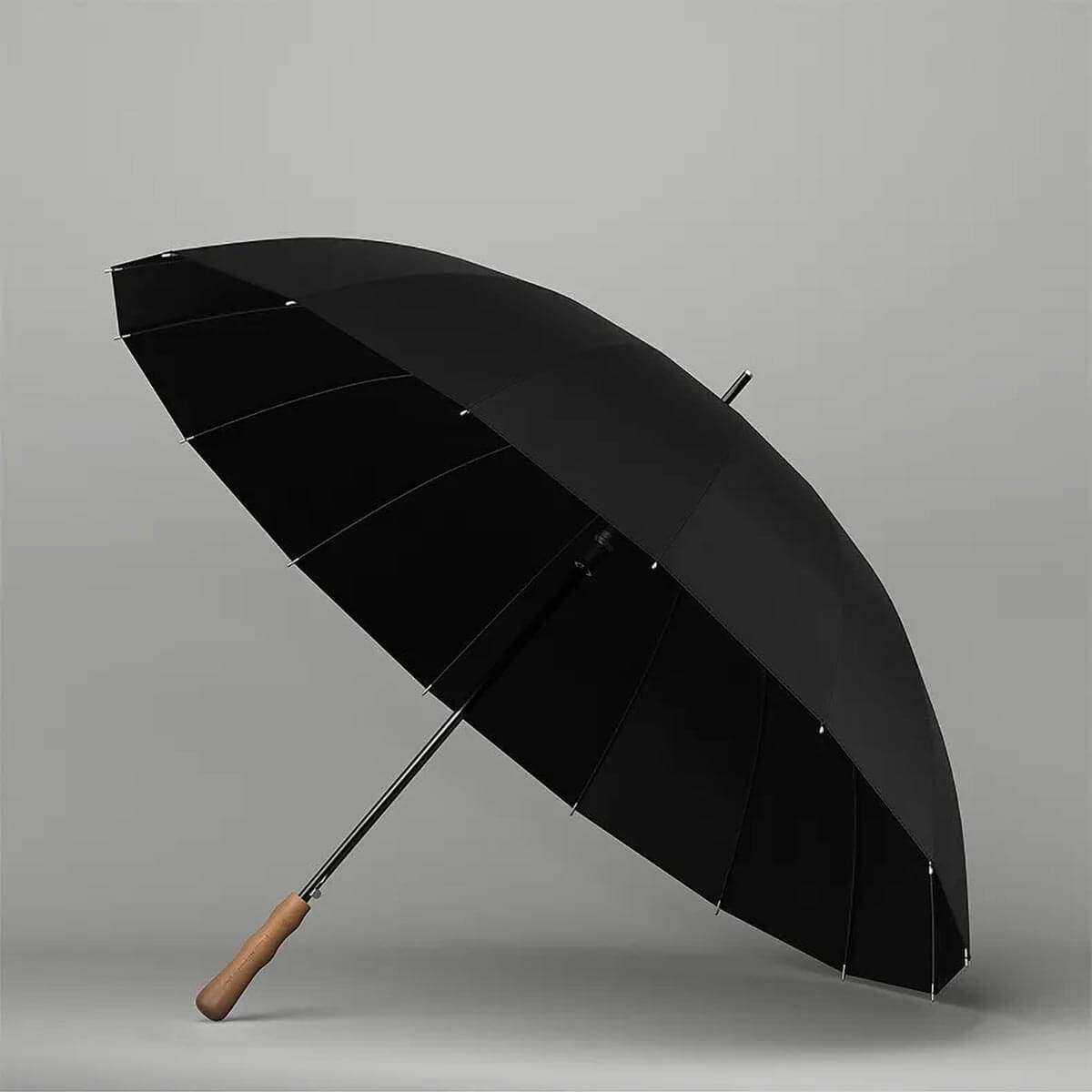 Solidny parasol spacerowy z drewnianą rączką – konstrukcja