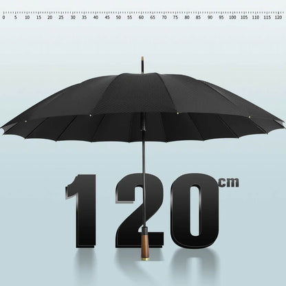 Parasol długi z drewnianą rączką w użyciu