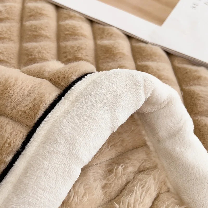 Koc polarowy w kolorze khaki – widok z góry