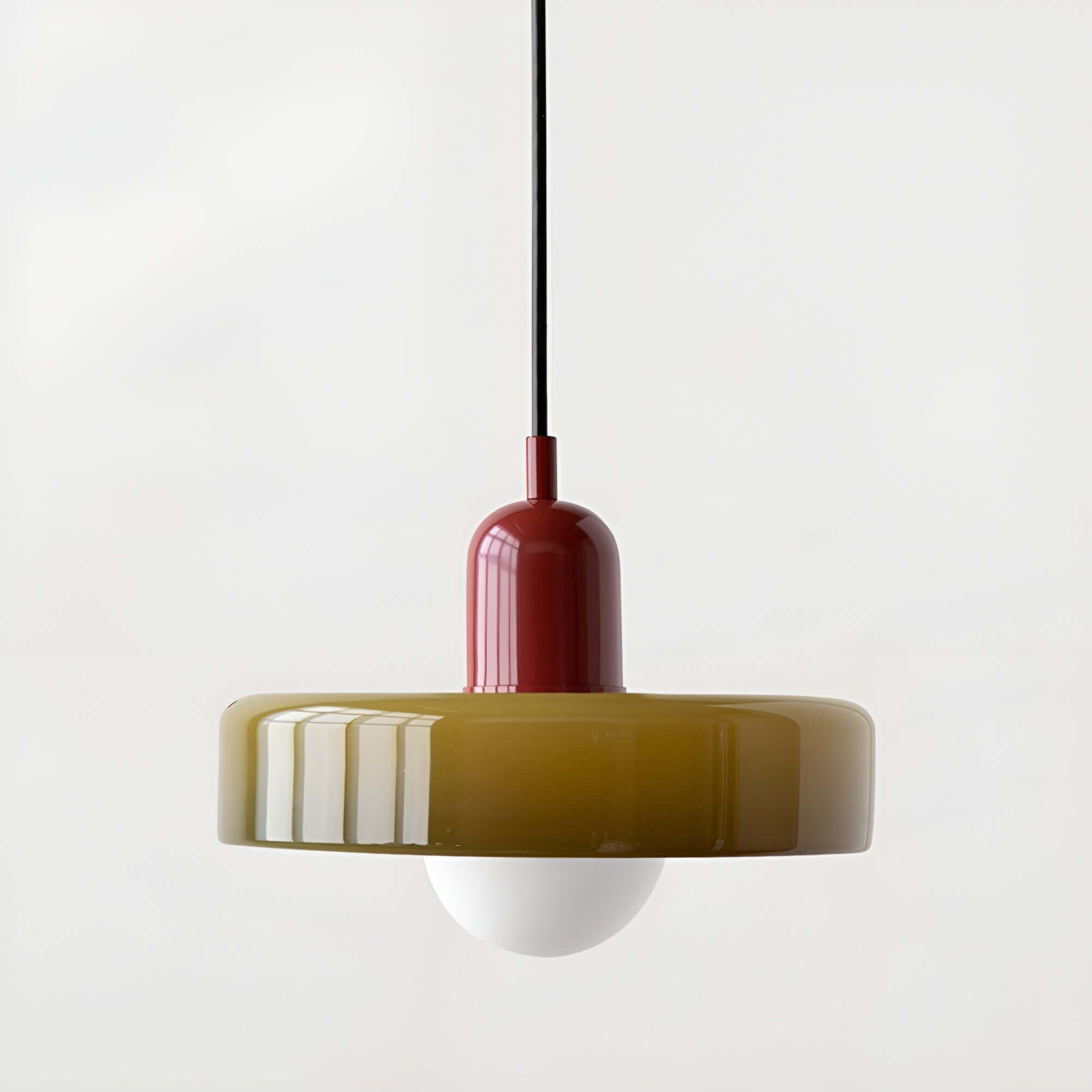 Szklana lampa wisząca Bauhaus z regulowanym zawieszeniem w minimalistycznym designie.