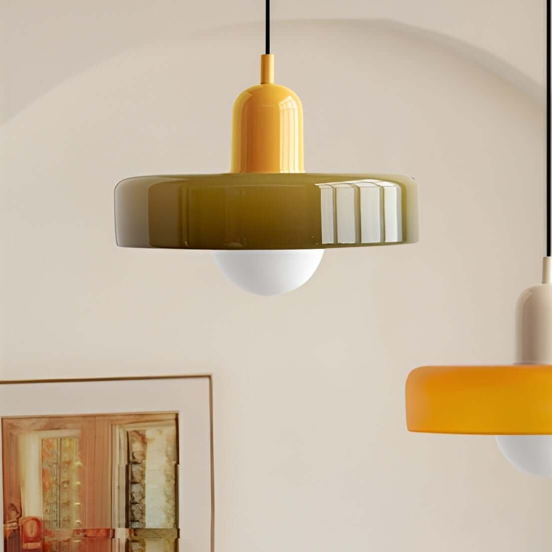 Szklana lampa wisząca w zielonym i pomarańczowym kolorze, nowoczesny minimalizm do salonu