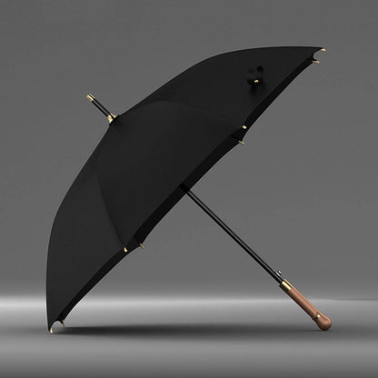 Klasyczny czarny parasol z drewnianą rączką